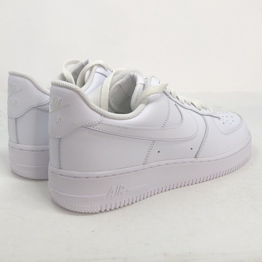 Nike Mens Air Force 1 07’ Low Triple White CW2288-111 Classic Sneakers -Size 8.5 - Picture 13 of 16